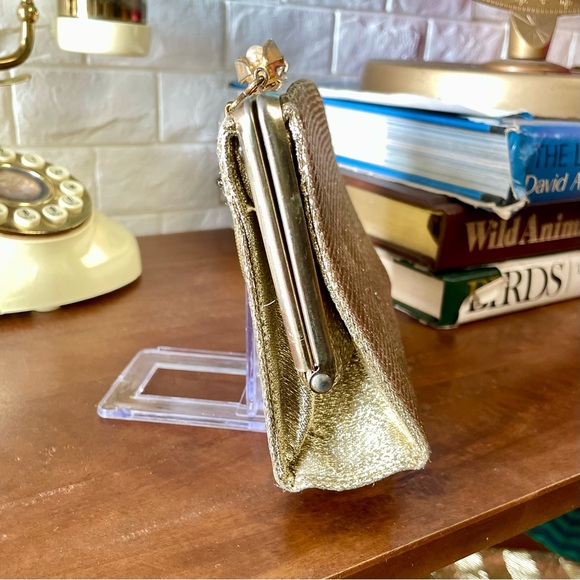 SOLD Vintage 1950s Lamè Fabric Clutch Bag Gold Tone Frame + Faux Pearl Shell - Picture 8 of 14